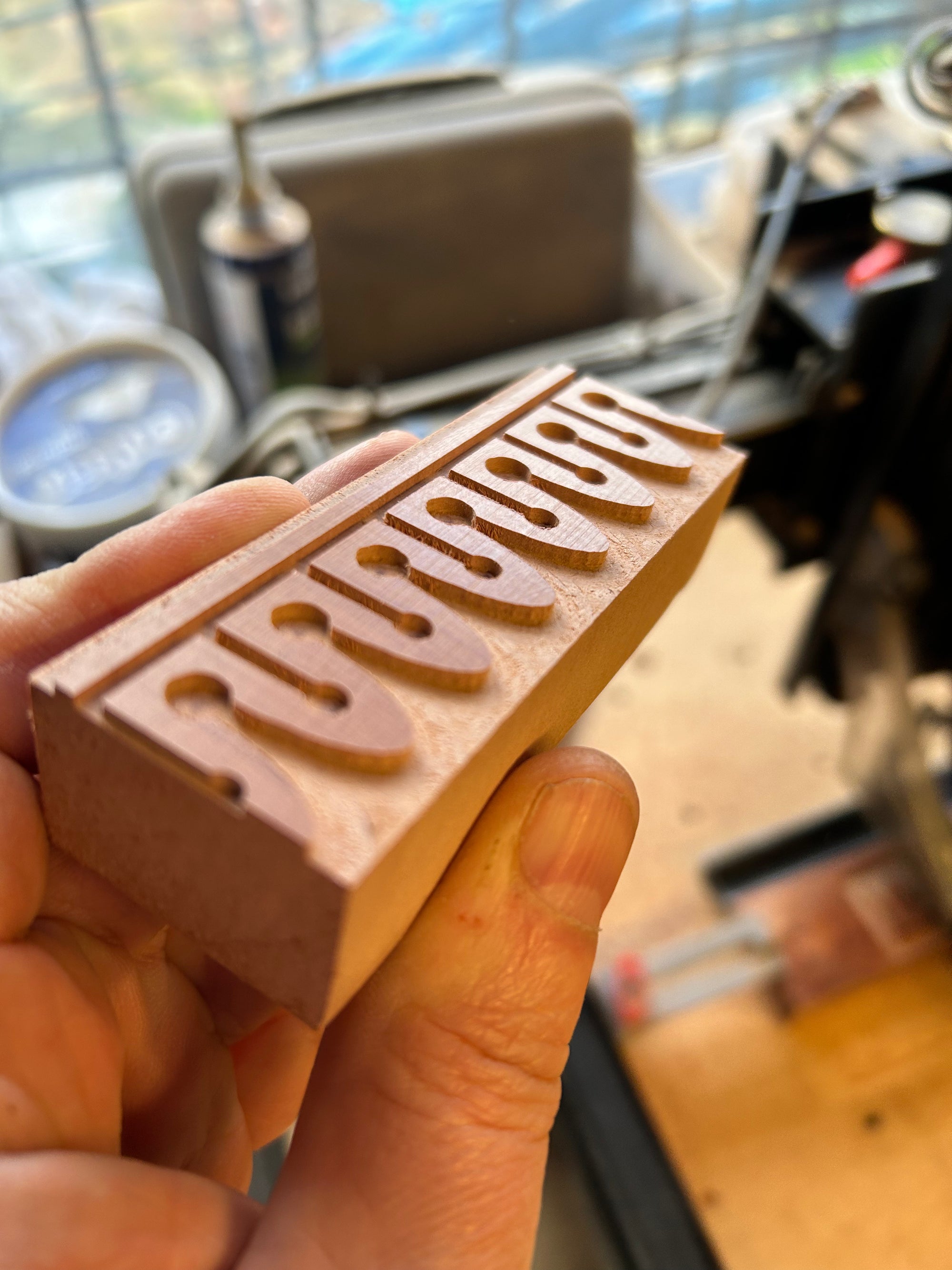 Day & Collins 8 line Chromatic/2 colour Border No. 2