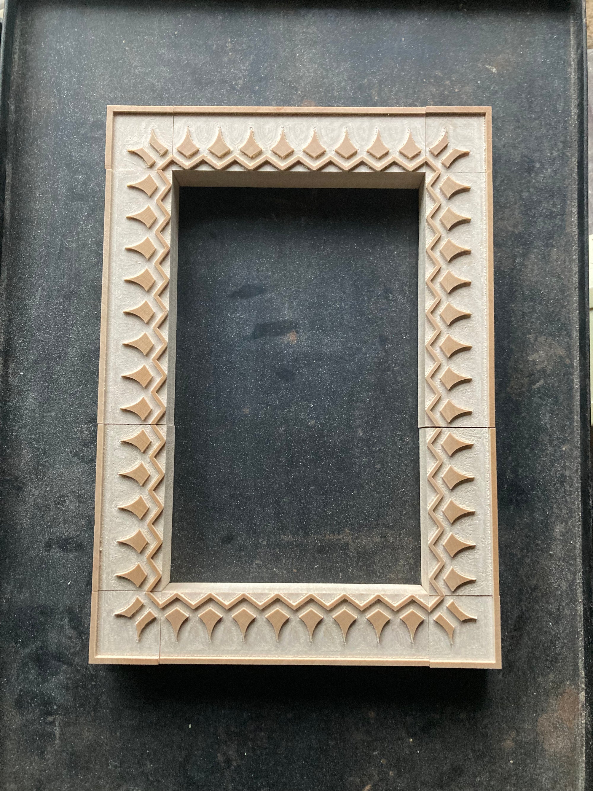 Day & Collins 8 line Chromatic/2 colour Border