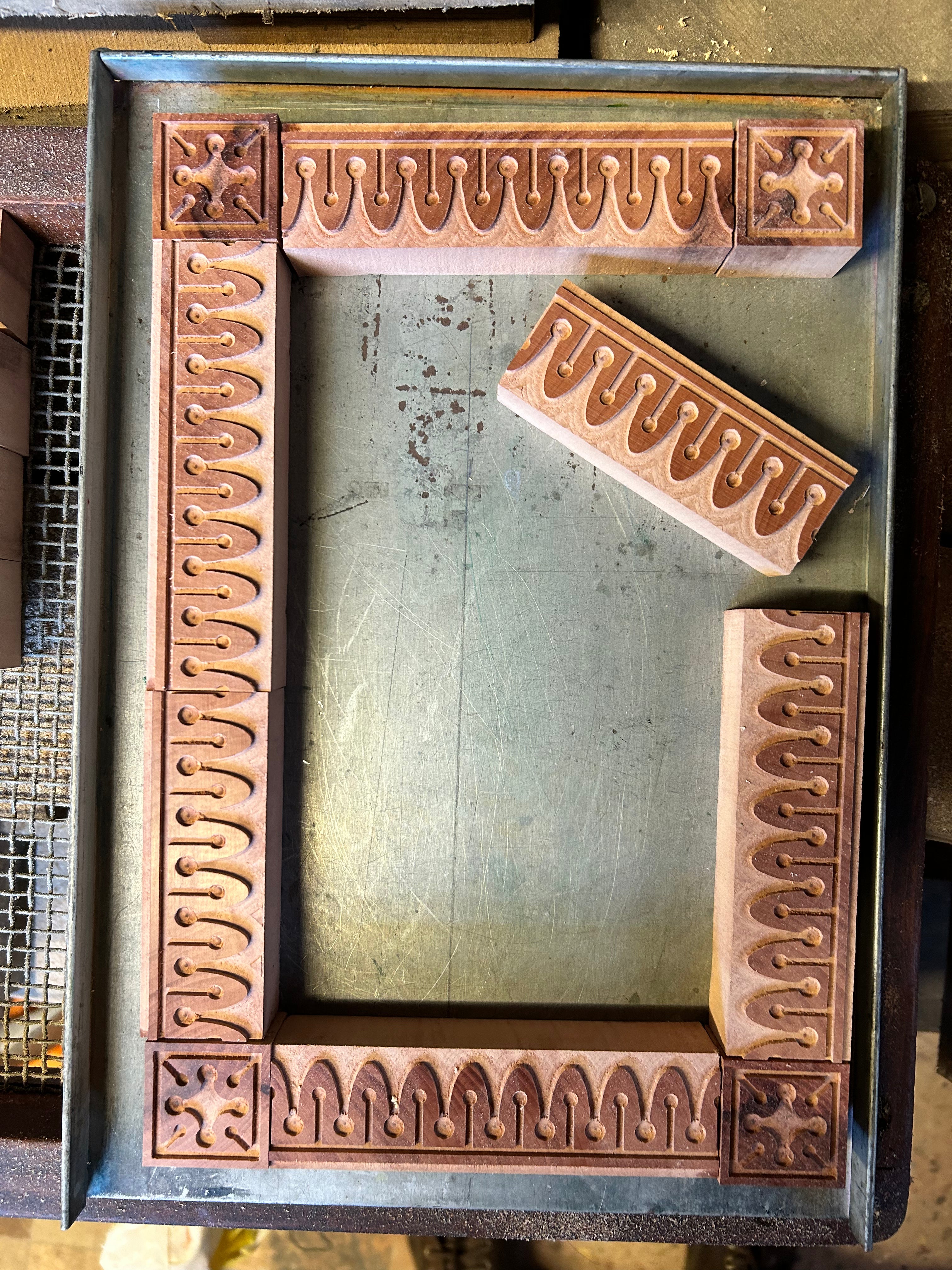 Day & Collins 8 line Chromatic/2 colour Border No. 2