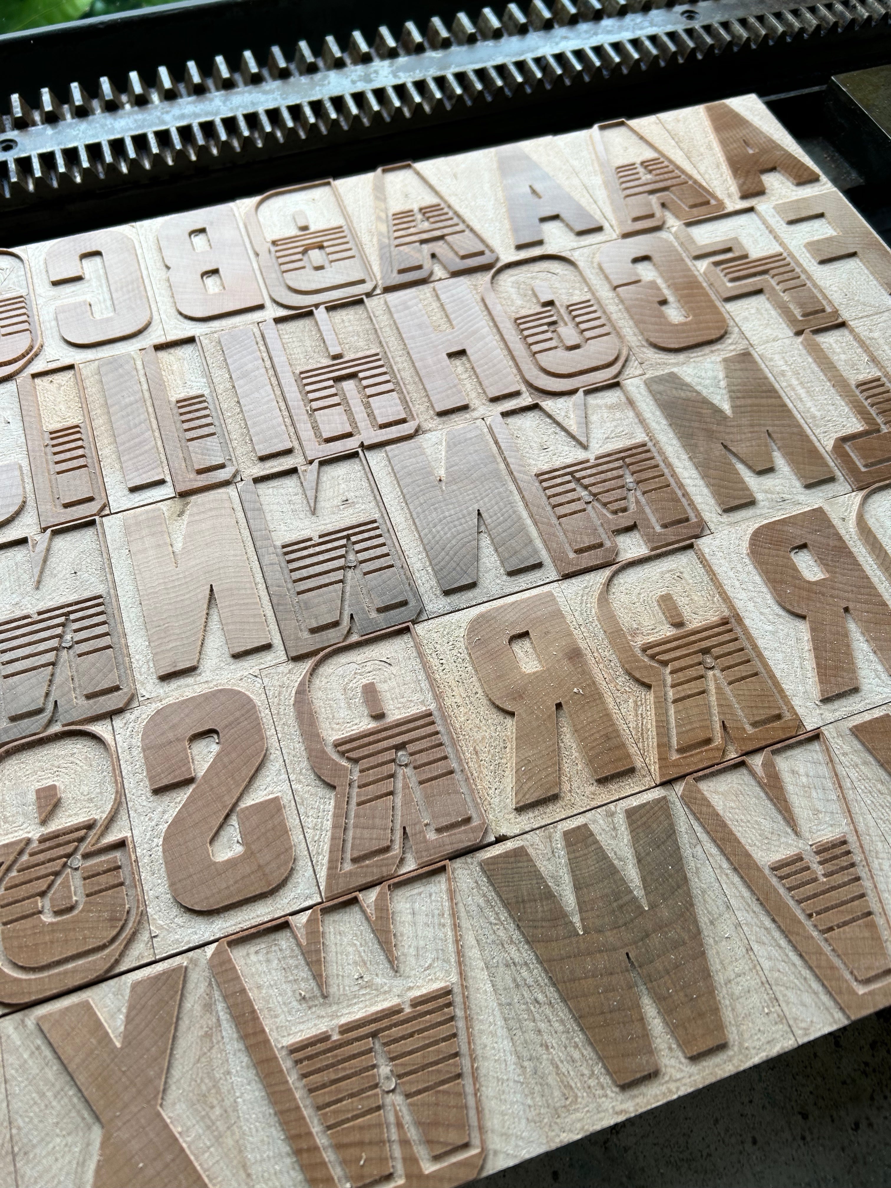 'Stewartby Chromatic' letterpress woodtype typeface