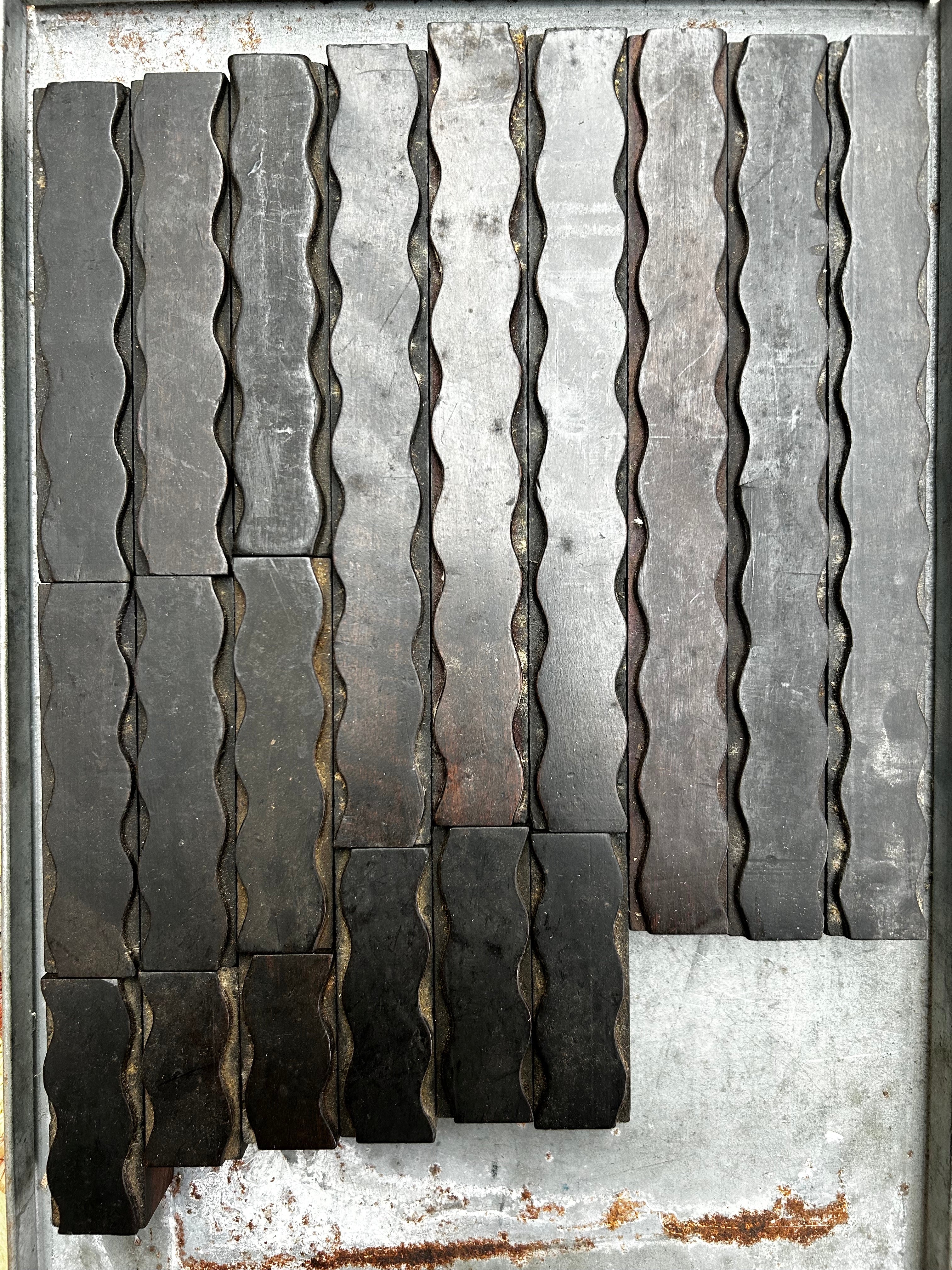 Vintage set of large wavy borders
