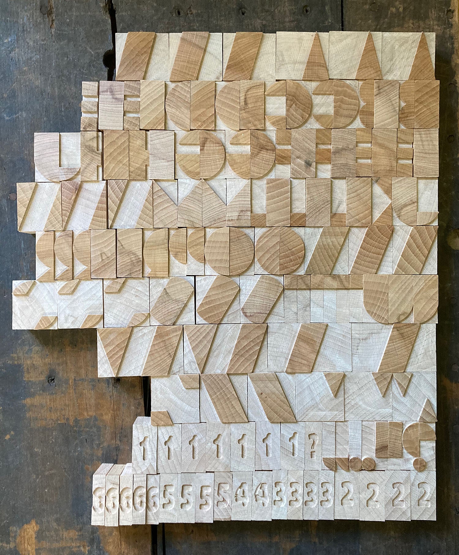 'Unicomodular' Modular letterpress woodtype typeface